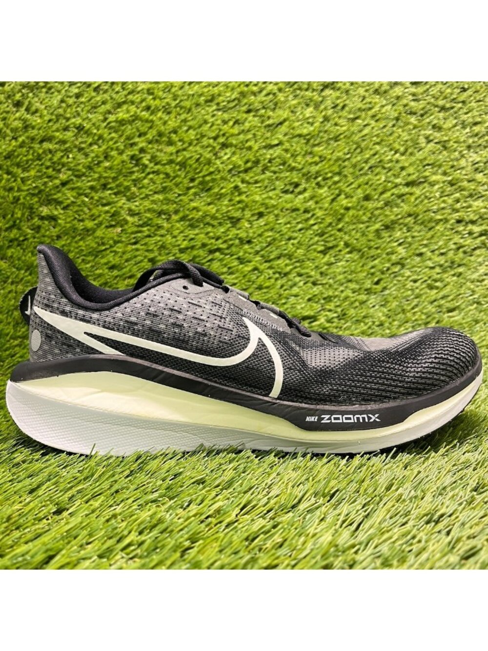Nike Vomero 17 Womens Size 9.5 Black White Athletic Running Shoes Sneakers